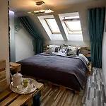 Hotel Chateau Nightingales 4*