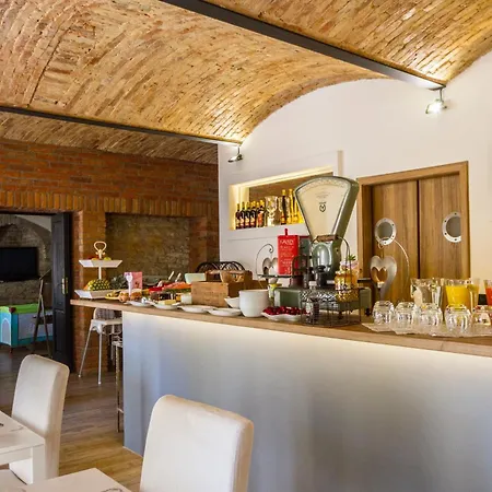Chateau Nightingales 4* Hostoun