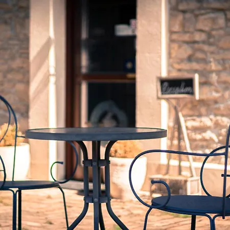 Chateau Nightingales 4*