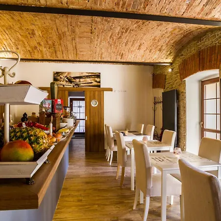 Chateau Nightingales 4*