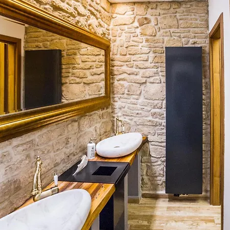 Chateau Nightingales 4*