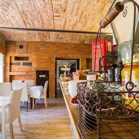 Chateau Nightingales Hotel