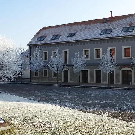 Chateau Nightingales 4* Hostoun