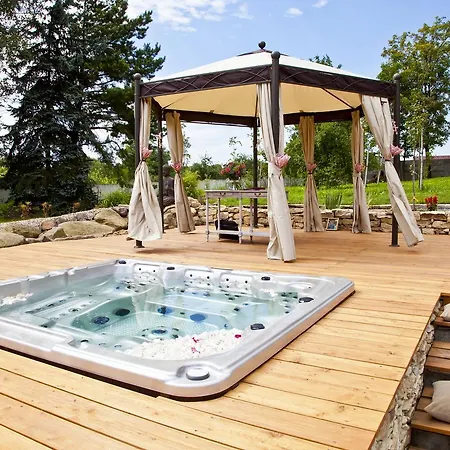 Hotel Chateau Nightingales 4*