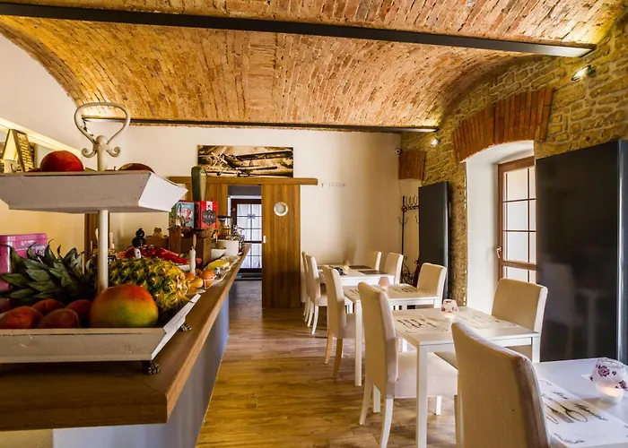 Chateau Nightingales 4*