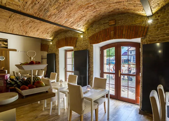 Chateau Nightingales