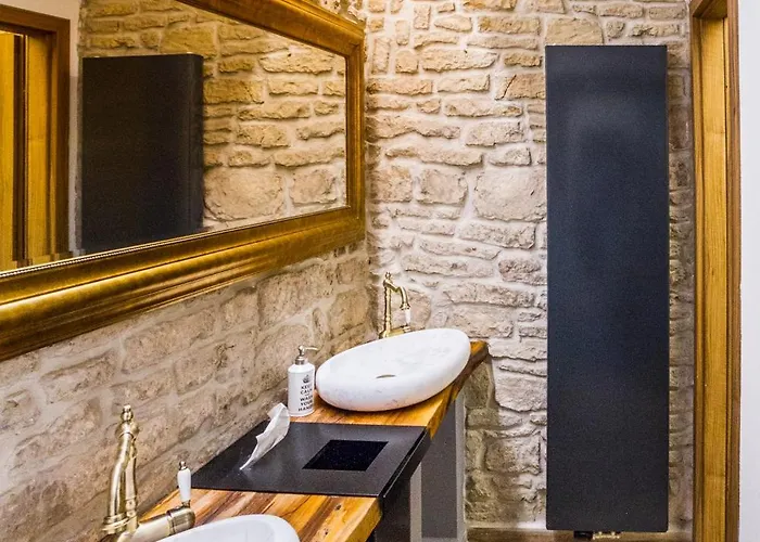 Chateau Nightingales 4*