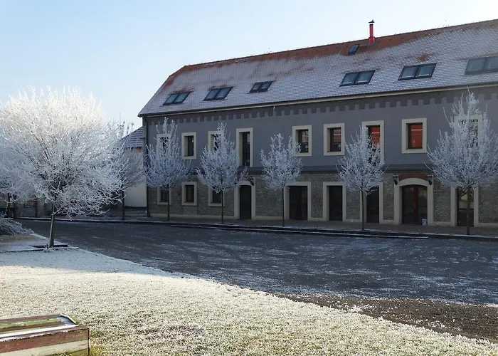 Chateau Nightingales 4* Hostoun