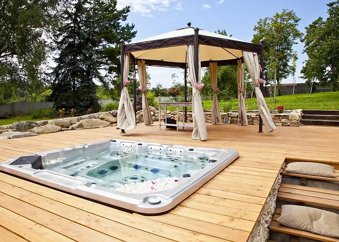 Hotel Chateau Nightingales 4*